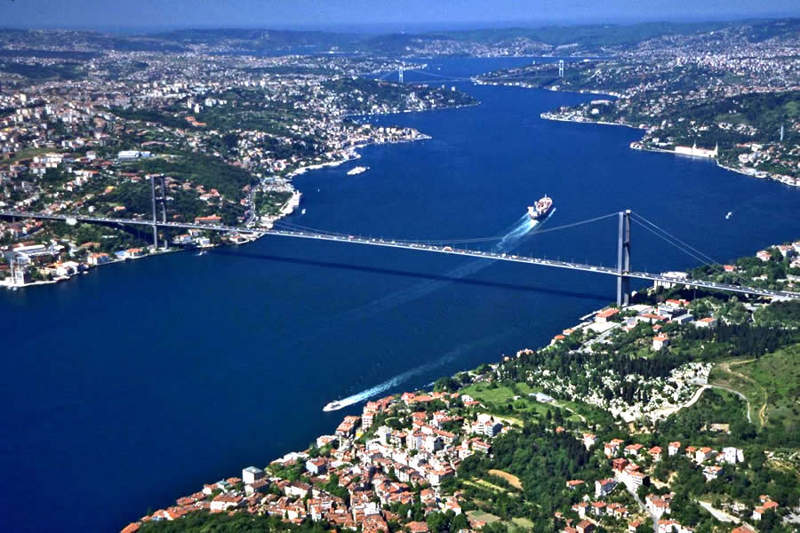 Bosphorus Cruise & Dolmabahce Palace Tour